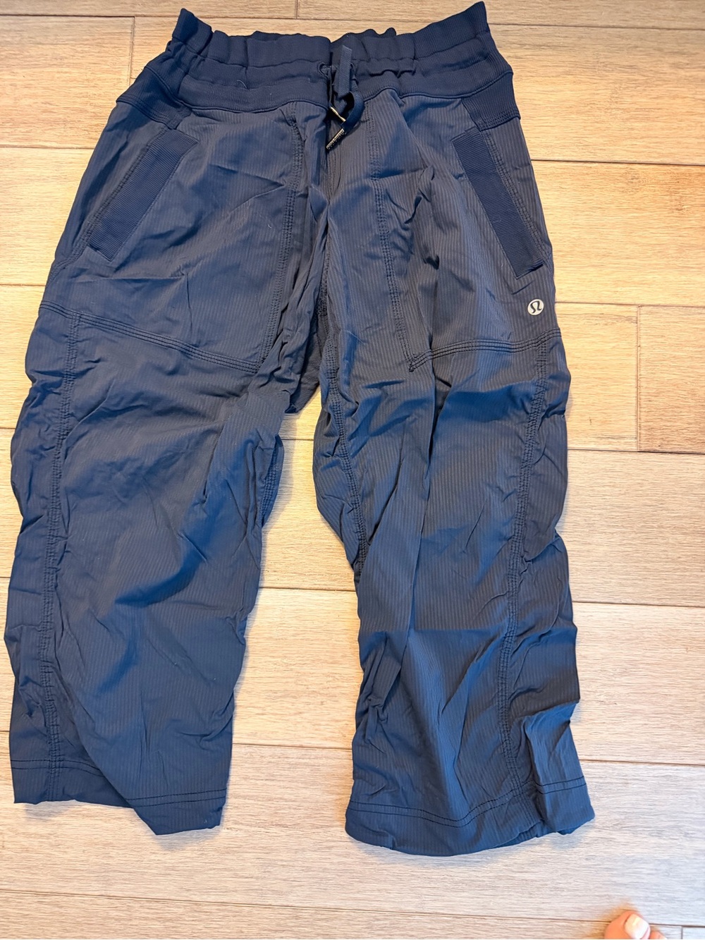 lululemon athletica Women’s Dark Navy Cargo Jogger Pants size 6